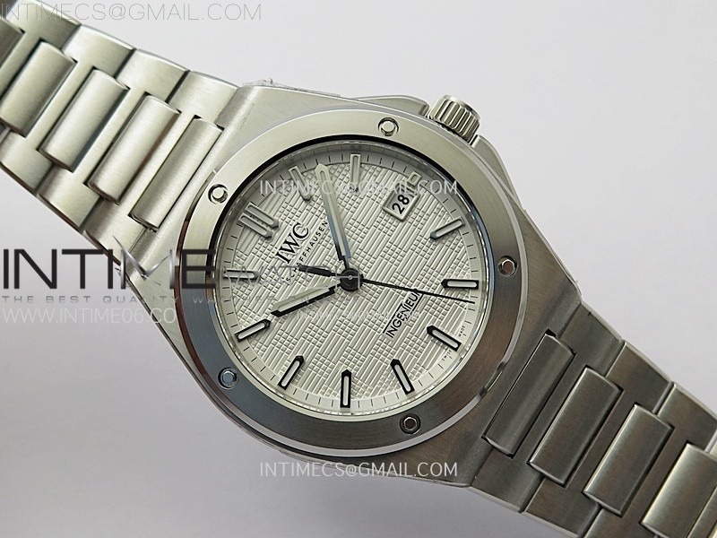 ingenieur-iw328902-ss-v7f-1-1-best-edition-silver-dial-on-ss-bracelet-a2892 (1).jpg