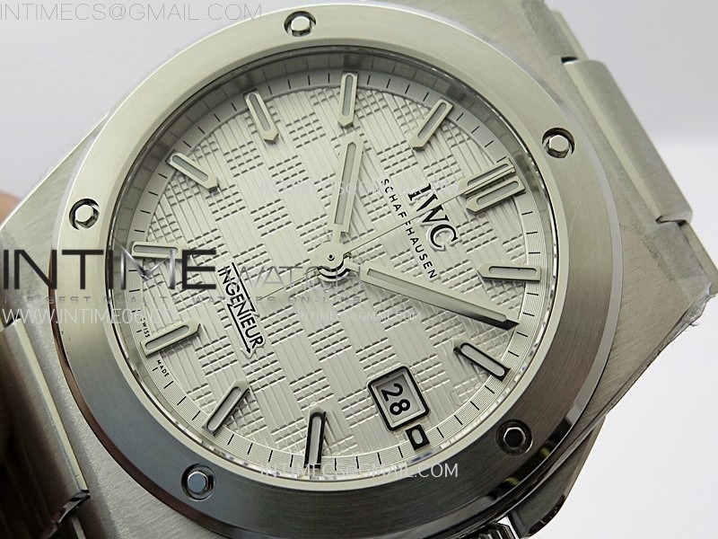 ingenieur-iw328902-ss-v7f-1-1-best-edition-silver-dial-on-ss-bracelet-a2892 (3).jpg