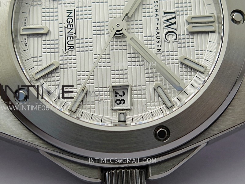 ingenieur-iw328902-ss-v7f-1-1-best-edition-silver-dial-on-ss-bracelet-a2892 (4).jpg