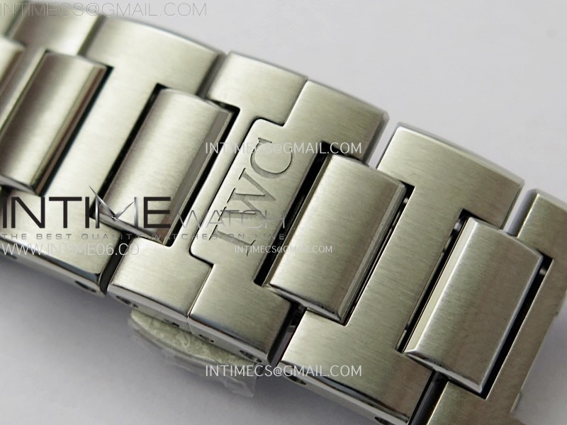 ingenieur-iw328902-ss-v7f-1-1-best-edition-silver-dial-on-ss-bracelet-a2892 (10).jpg