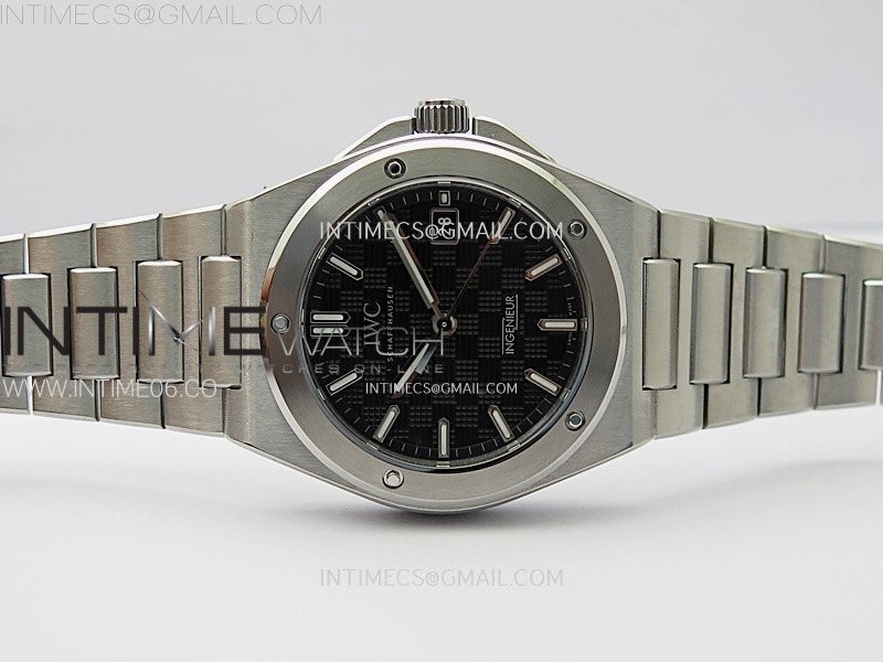 ingenieur-iw328901-ss-v7f-1-1-best-edition-black-dial-on-ss-bracelet-a2892 (16).jpg